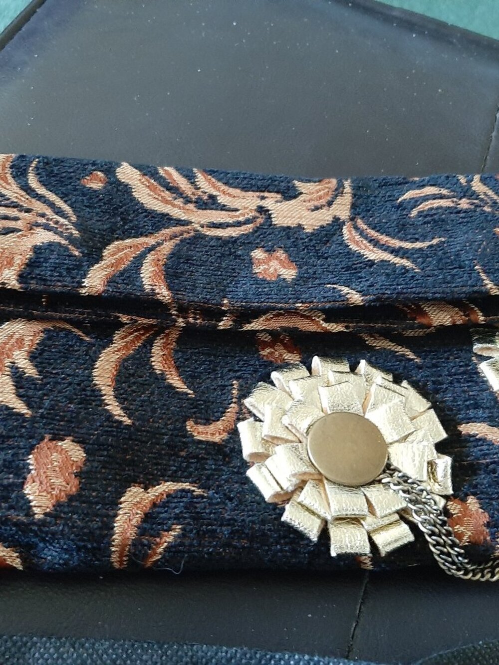 RAMPAGE BROCADE SHOULDER BAG - Picture 4 of 8
